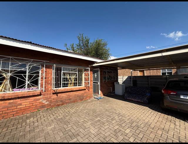 6 BEDROOM HOUSE FOR SALE IN LENNOXTON